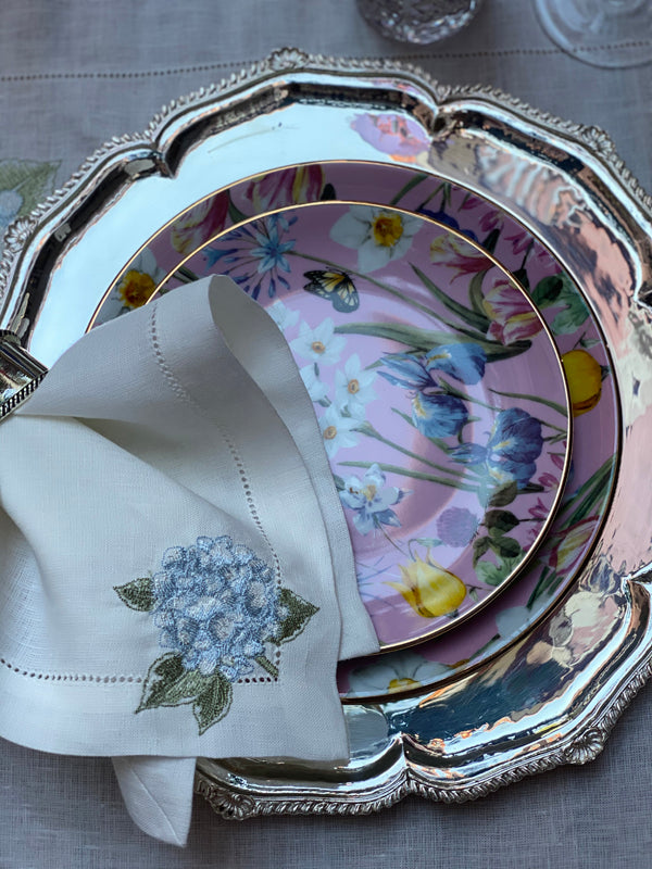 https://tuliphaus.com/cdn/shop/products/HydrangeaLinenNapkinBlue_1600x.jpg?v=1614360275